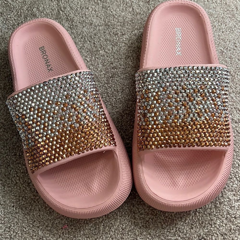 NEW Pink, Rose gold, and Silver handmade BRONAX cloud slippers